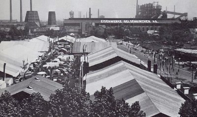 Bild: In Zelten wird 1950 auf dem Wildenbruchplatz eine Ausstellung abgehalten